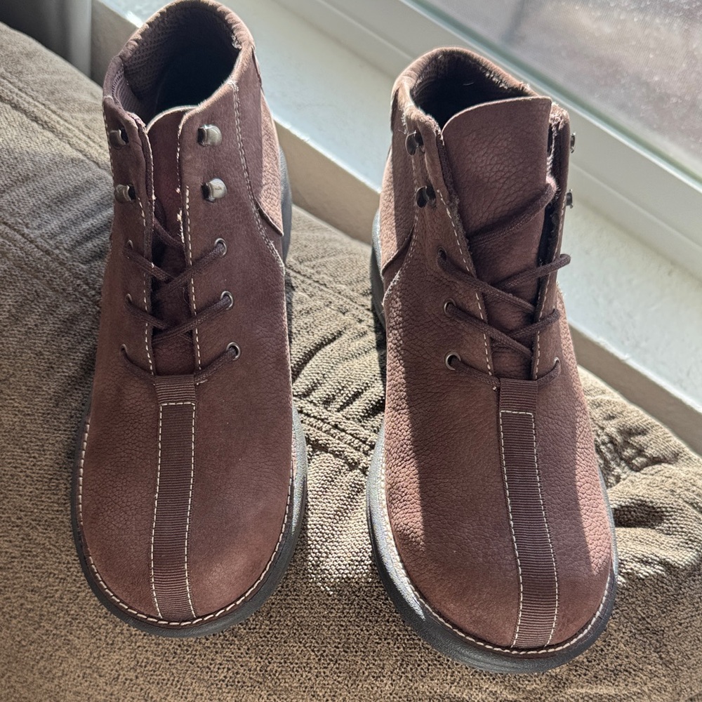 White Mountain Boots Women’s Size 7.5 Lisa Brown Nubuck Leather Ankle Chukka